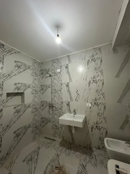 Tirane, shitet apartament 3+1+Ballkon , 122 m² 378.500 € (Komuna e Parisit)