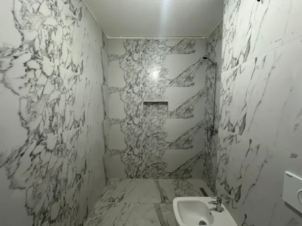 Tirane, shitet apartament 3+1+Ballkon , 122 m² 378.500 € (Komuna e Parisit)