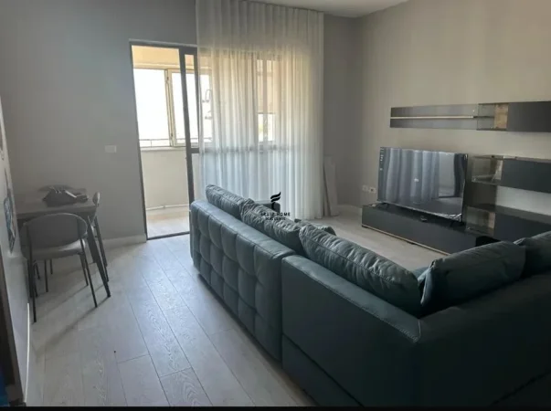 Tirane, jepet me qera apartament 2+1 Kati 7, 80 m² 650 € (BRRYLI)