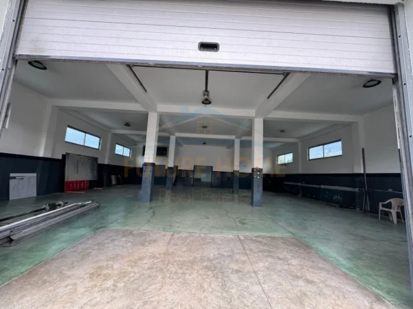 Tirane, jepet me qera ambjent biznesi Kati 0, 2.846 m² 2.000 € (Autostrada Tirane-Durres)