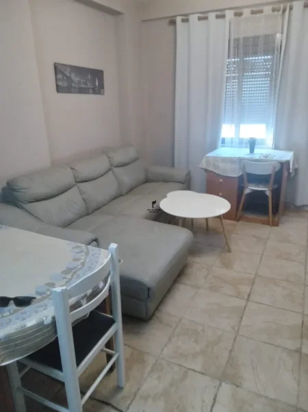 Tirane, jepet me qera apartament 3+1 Kati 6, 100 m² 700 € (MINE PEZA)