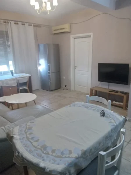 Tirane, jepet me qera apartament 3+1 Kati 6, 100 m² 700 € (MINE PEZA)
