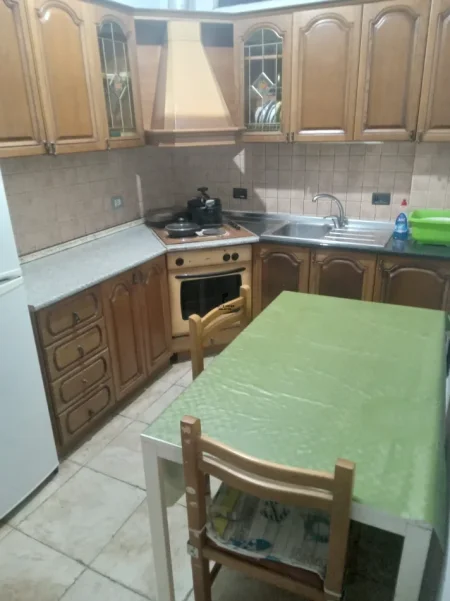 Tirane, jepet me qera apartament 3+1 Kati 6, 100 m² 700 € (MINE PEZA)