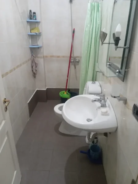 Tirane, jepet me qera apartament 3+1 Kati 6, 100 m² 700 € (MINE PEZA)
