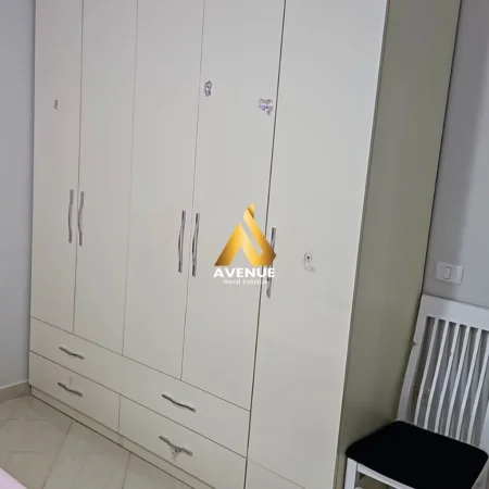 jepet me qera apartament 2+1 , 100 m² 600 € ( Rruga Rrapo Hekali)