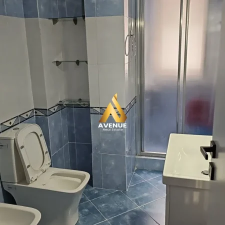 jepet me qera apartament 2+1 , 100 m² 600 € ( Rruga Rrapo Hekali)