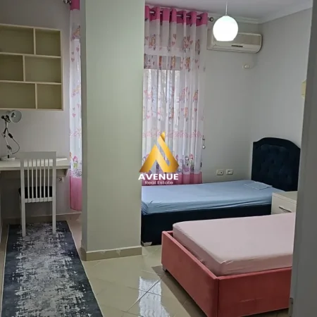 jepet me qera apartament 2+1 , 100 m² 600 € ( Rruga Rrapo Hekali)