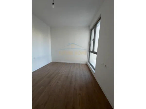 Tirane, jepet me qera apartament 2 Katshe , 286 m² 2.500 € (Liqeni i thate)