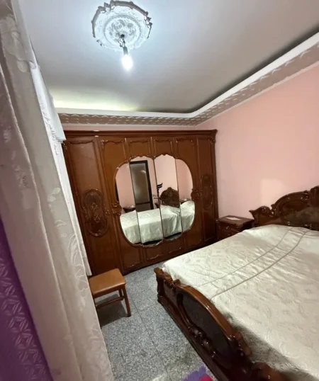 Tirane, jepet me qera apartament 2+1 Kati 2, 100 m² 500 € (21 DHJETORI)