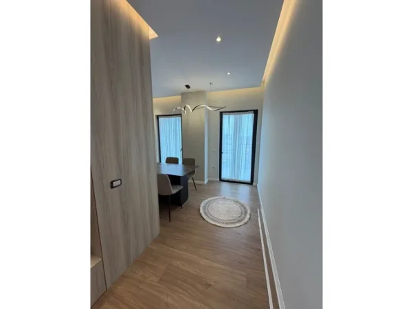 Tirane, jepet me qera apartament 1+1+Ballkon Kati 12, 82 m² 1.200 € (rruga e barrikadave)