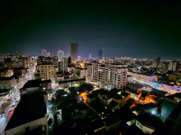 Tirane, jepet me qera apartament 1+1+Ballkon Kati 12, 82 m² 1.200 € (rruga e barrikadave)