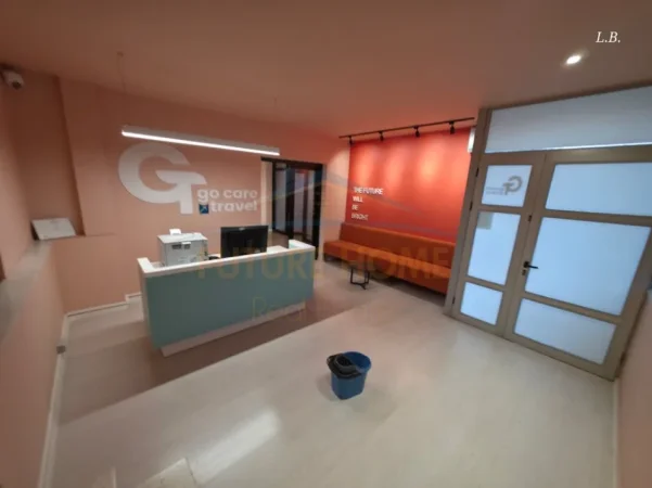 Tirane, jepet me qera ambjent biznesi Kati 1, 200 m² 2.000 € (Komuna e Parisit, Tiranë)