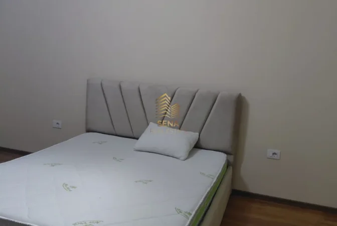 Tirane, jepet me qera apartament 2+1+Ballkon Kati 3, 100 m² 550 € (Rruga 5 Maji)
