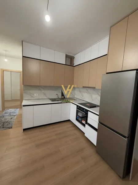 Tirane, jepet me qera apartament 2+1+Ballkon Kati 3, 105 m² 650 € (5 MAJI)