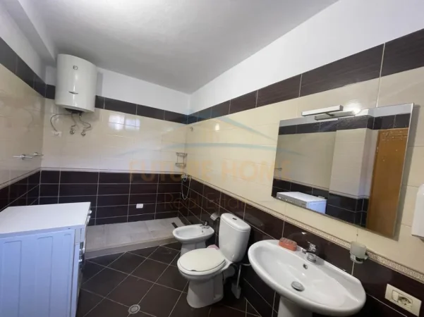 Shqiperi, jepet me qera apartament 2+1+Ballkon Kati 1, 140 m² 650 € (Shkolla e Kuqe, Tirane)