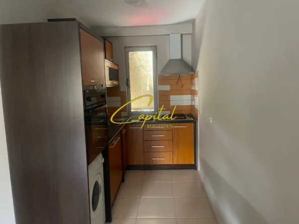 Tirane, jepet me qera apartament 1+1 Kati 2, 50 m² 450 € (BLV BAJRAM CURRI)
