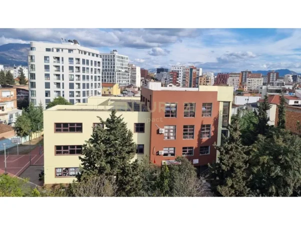 Tirane, jepet me qera apartament 1+1+Ballkon Kati 5, 60 m² 450 € (rruga e dibres)