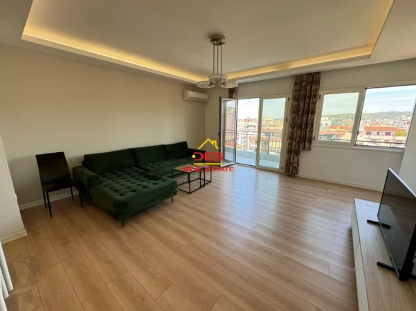 Vlore, jepet me qera apartament 2+1+Ballkon Kati 10, 90 m² 400 € (Rruga Çajupi)