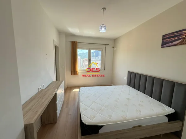 Vlore, jepet me qera apartament 2+1+Ballkon Kati 10, 90 m² 400 € (Rruga Çajupi)