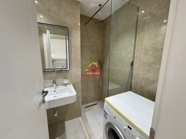 Vlore, jepet me qera apartament 2+1+Ballkon Kati 10, 90 m² 400 € (Rruga Çajupi)
