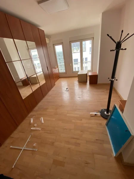 Tirane, jepet me qera zyre Kati 8, 123 m² 650 € (ISH PARKU)