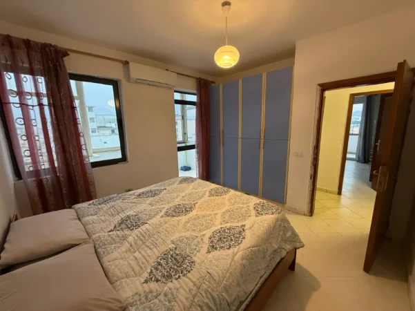 Tirane, jepet me qera apartament 2+1+Ballkon Kati 12, 100 m² 600 € (Rruga Sali Butka, 21 Dhjetori- Vasil Shanto, Tiranë)