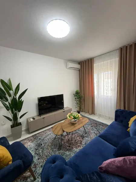 Tirane, jepet me qera apartament 2+1 Kati 8, 800 € (21 dhjetori , rruga e kavajes)