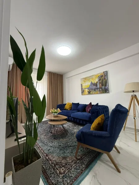 Tirane, jepet me qera apartament 2+1 Kati 8, 800 € (ish parku i autobusave)