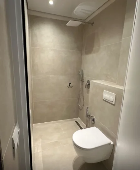 Tirane, jepet me qera zyre Kati 4, 105 m² 850 € (DON BOSKO)