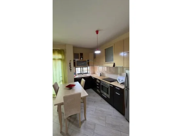 Tirane, jepet me qera apartament 1+1+Aneks+Ballkon Kati 7, 61 m² 350 € (Fresku)