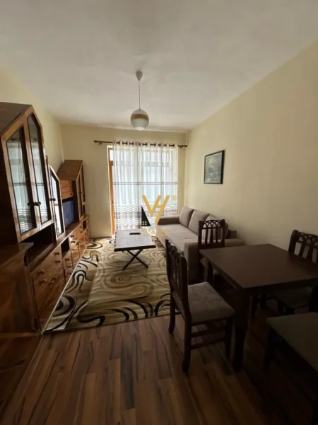 Tirane, jepet me qera apartament 1+1+Ballkon Kati 2, 50 m² 520 € (ISH BLLOK)