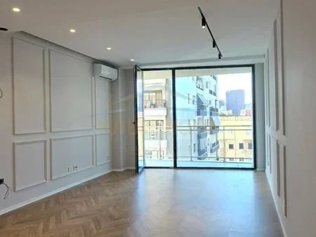 Tirane, jepet me qera apartament 2+1 , 116 m² 1.200 € (Rruga Mine Peza, Kompleksi Golden Tower)