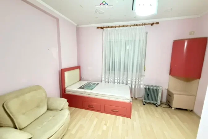 Tirane, jepet me qera apartament 2+1 Kati 5, 106 m² 750 € (rruga e kosovareve)