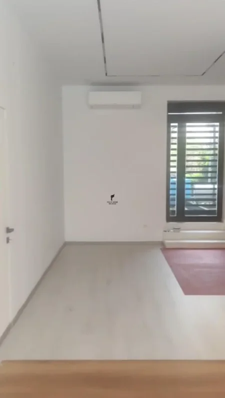 Tirane, jepet me qera zyre Kati 1, 110 m² 2.600 € (BLLOKU)