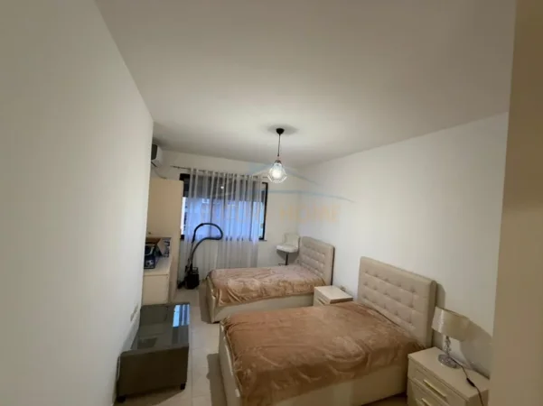Tirane, jepet me qera apartament 2+1+Ballkon Kati 5, 110 m² 600 € (vila L)