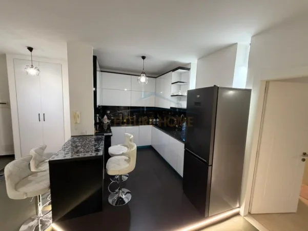 Tirane, jepet me qera apartament 2+1+Ballkon Kati 5, 110 m² 600 € (vila L)
