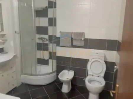 Tirane, jepet me qera apartament 3+1 Kati 6, 120 m² 575 € (Prane Oslo Bar)