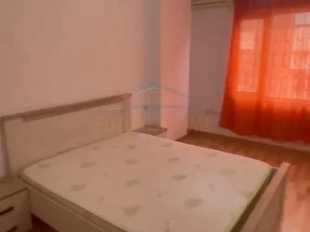 Tirane, jepet me qera apartament 3+1 Kati 6, 120 m² 575 € (Prane Oslo Bar)