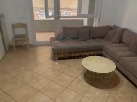 Tirane, jepet me qera apartament 3+1 Kati 6, 120 m² 575 € (Prane Oslo Bar)