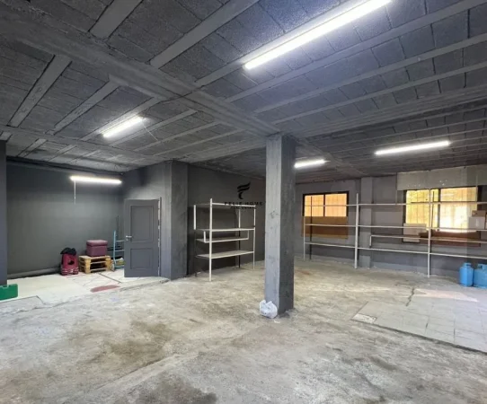 Tirane, jepet me qera magazine Kati 0, 120 m² 650 € (LAPRAKE)