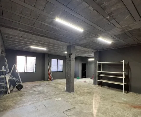 Tirane, jepet me qera magazine Kati 0, 120 m² 650 € (LAPRAKE)