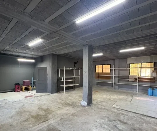 Tirane, jepet me qera magazine Kati 0, 120 m² 650 € (LAPRAKE)