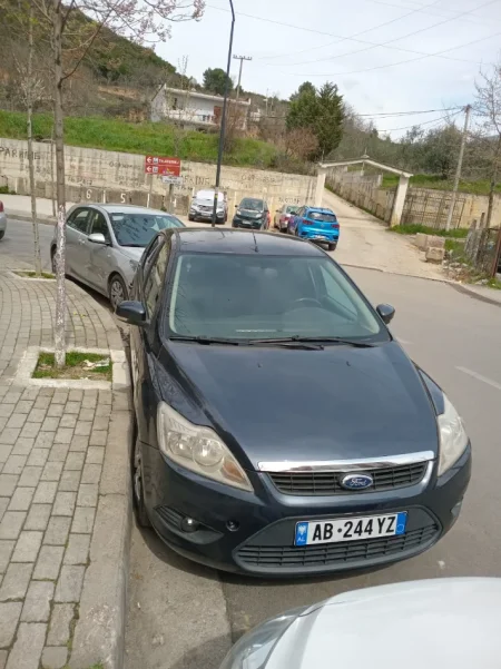 Tirane, shes makine Ford Focus 2010 Nafte, gri e erret manuale Kondicioner 165.000 km 3.000 €