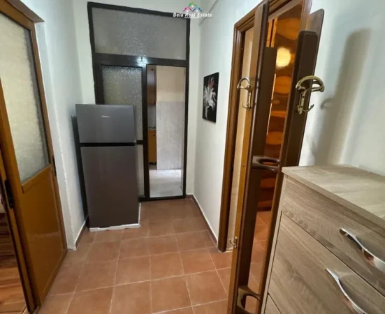 Tirane, jepet me qera apartament 1+1 Kati 2, 50 m² 500 € (BLLOK)