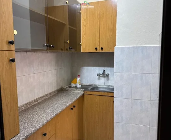 Tirane, jepet me qera apartament 1+1 Kati 2, 50 m² 500 € (BLLOK)