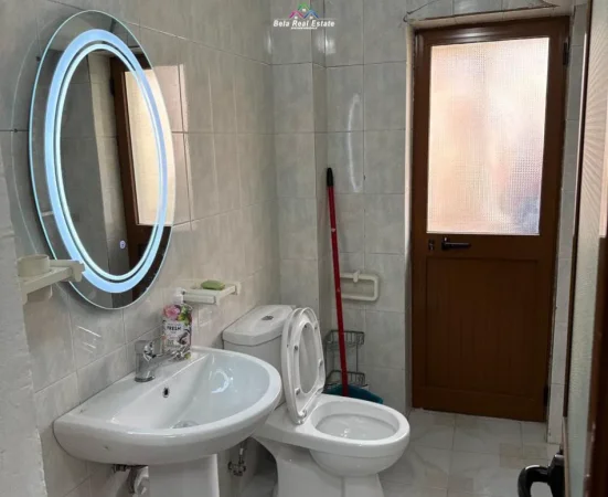 Tirane, jepet me qera apartament 1+1 Kati 2, 50 m² 500 € (BLLOK)