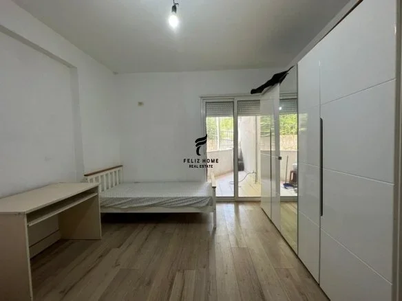 Tirane, jepet me qera apartament 2+1+Ballkon Kati 2, 90 m² 420 € (FRESKU)