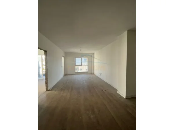 Tirane, shitet apartament 2+1+Ballkon Kati 7, 103 m² 187.000 € (Rruga Dirtan Hoxha, Kompleksi Aura)