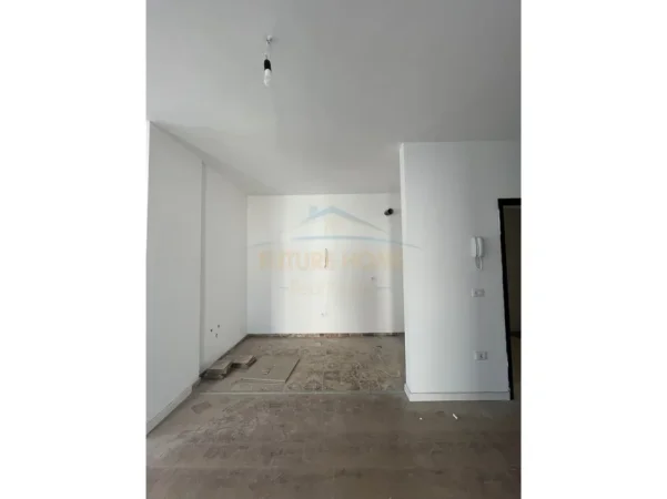 Tirane, shitet apartament 2+1+Ballkon Kati 7, 103 m² 187.000 € (Rruga Dirtan Hoxha, Kompleksi Aura)