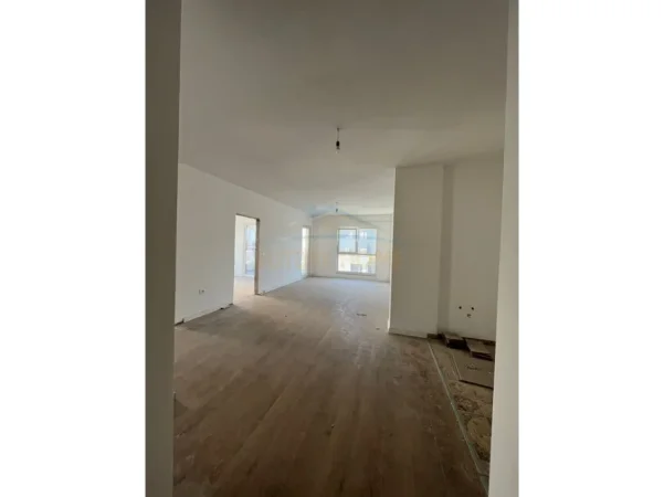 Tirane, shitet apartament 2+1+Ballkon Kati 7, 103 m² 187.000 € (Rruga Dirtan Hoxha, Kompleksi Aura)